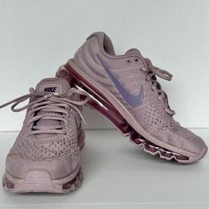 Nike Airmaxx Size 8 in Plum Fog Purple
